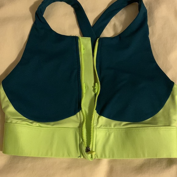 Green fabletics workout set - Picture 4 of 4